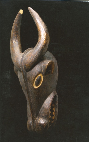 Datei:Kamerun-BüffelMaske.jpg